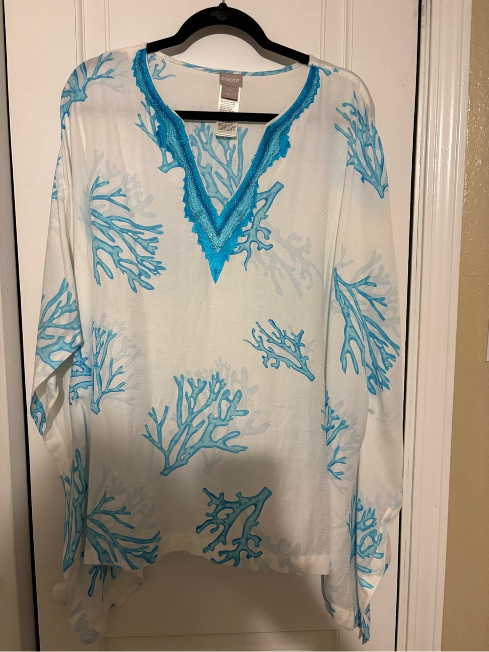 Chico's White Tunic with Turquoise Coral Print and V-Neck Trim
